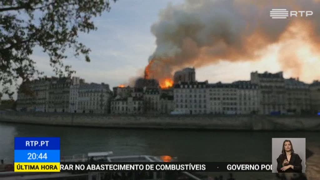 Notre Dame. Autoridades relacionam o fogo com obras de restauro que estavam em curso