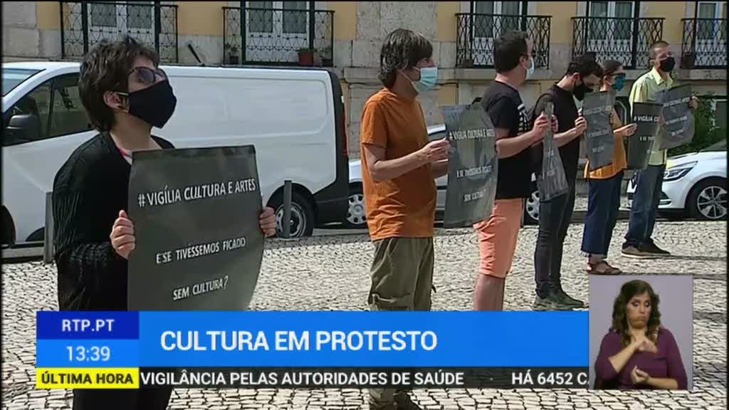Profissionais das artes e da cultura em protesto