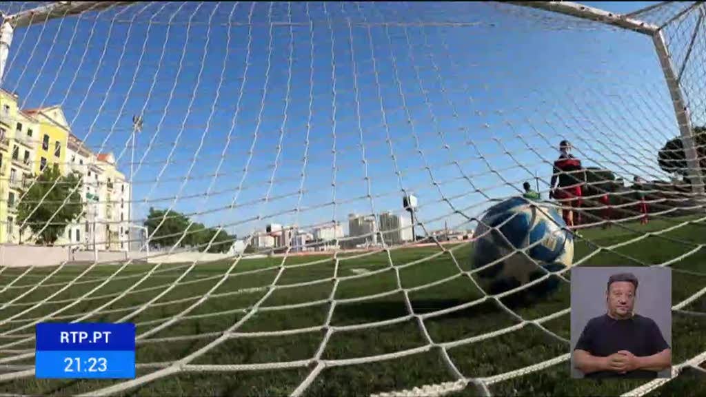 Futebol de forma��o parado e sem data para o regresso