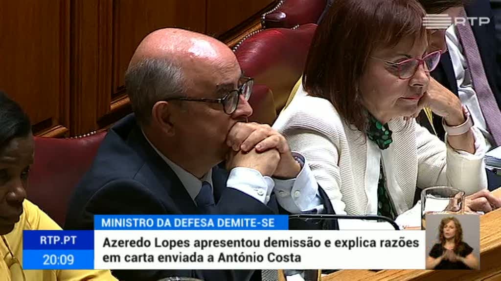 PSD e CDS dizem que demiss�o de Azeredo Lopes peca por tardia