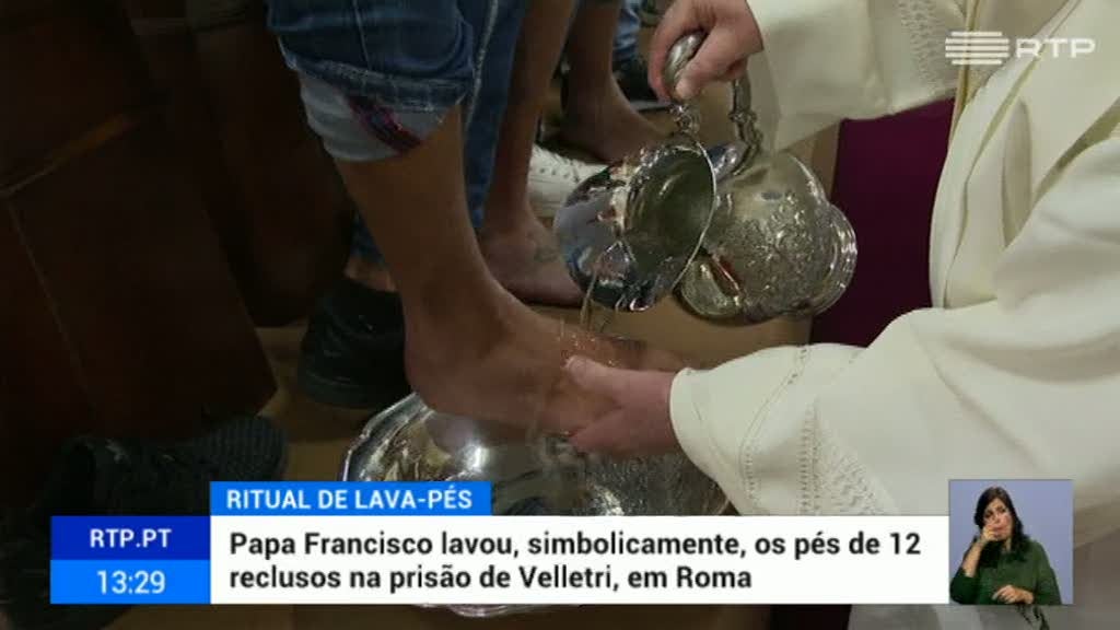 Ritual de P�scoa. Papa Francisco lavou os p�s a doze reclusos