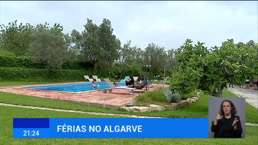 Portugueses procuram casas de ver�o com piscina