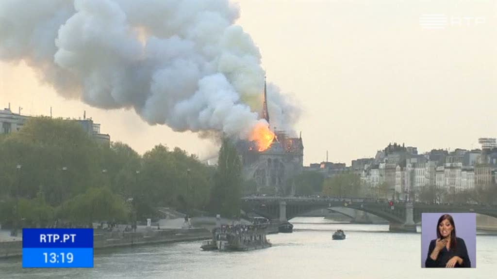 Notre-Dame. Fogo pode estar relacionado com obras de renova��o
