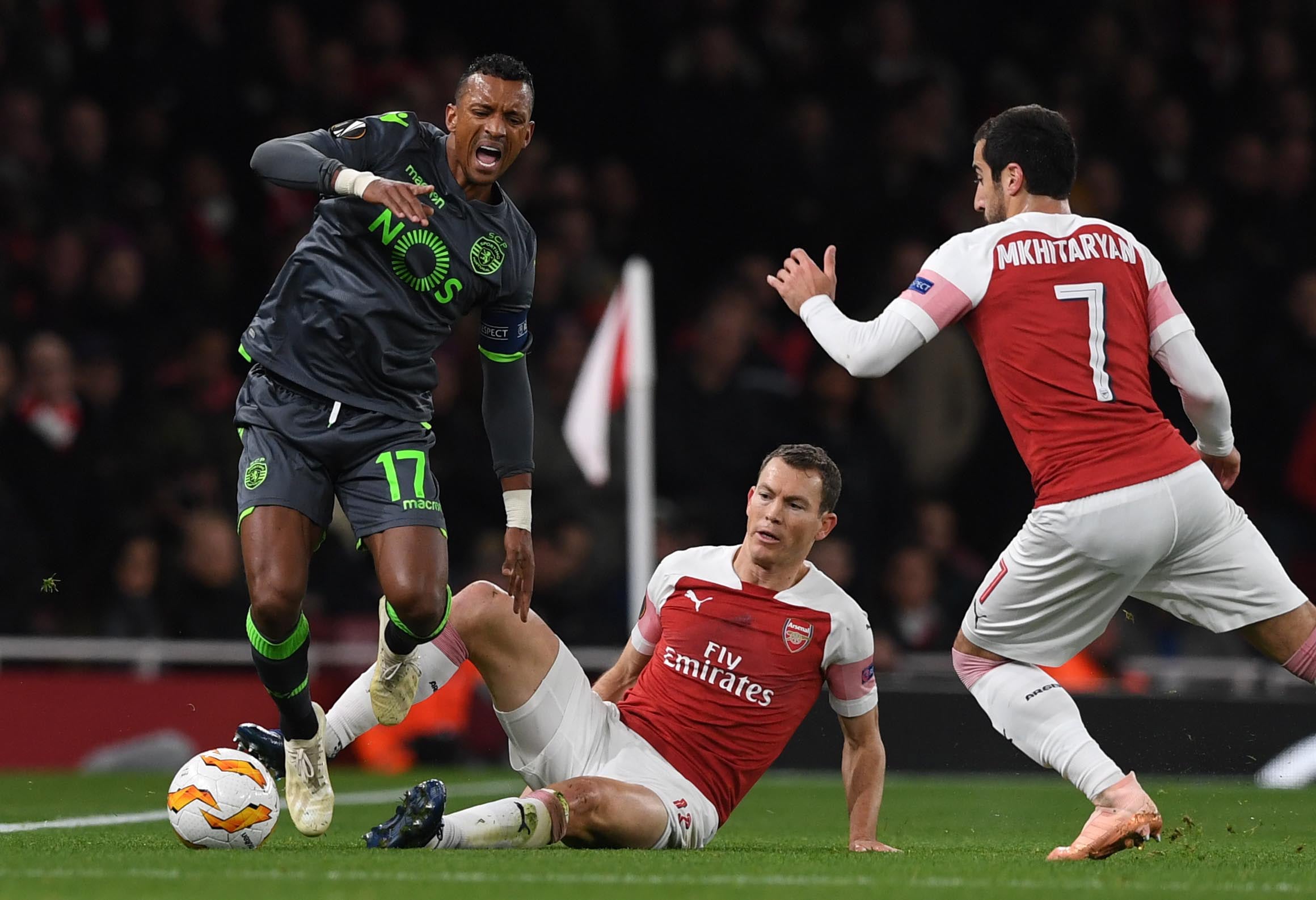 Sporting passa prova de fogo em Londres