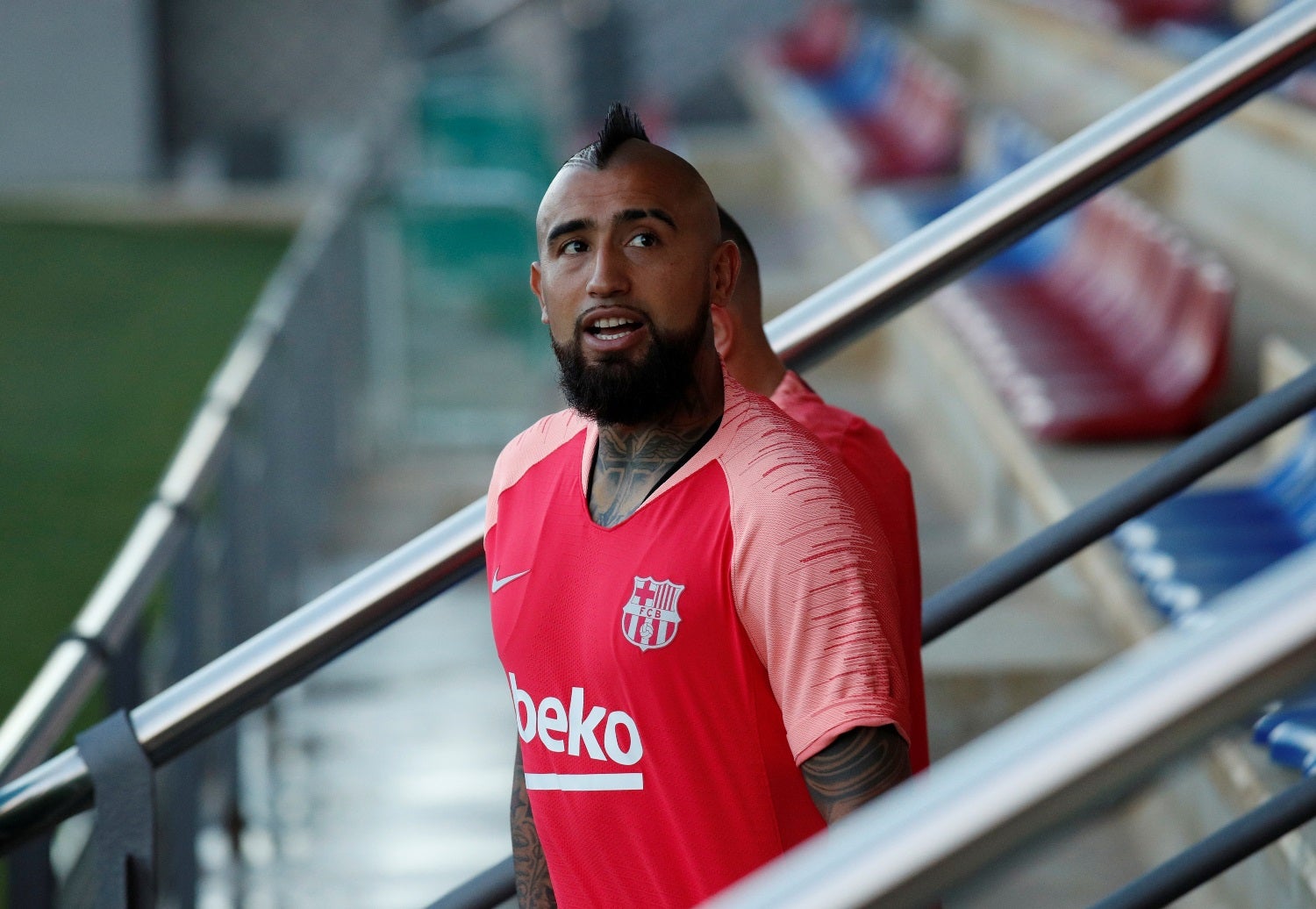 Diretor desportivo do Barcelona diz que Vidal revelou falta de respeito pelos colegas