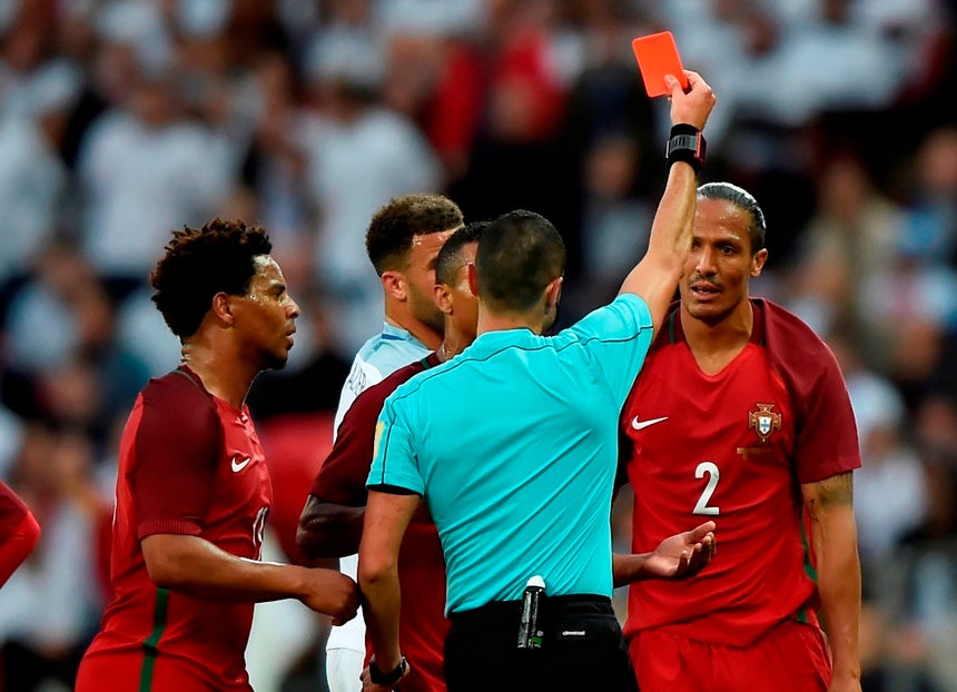 Turco C�neyt �akir vai arbitrar o Portugal-Isl�ndia