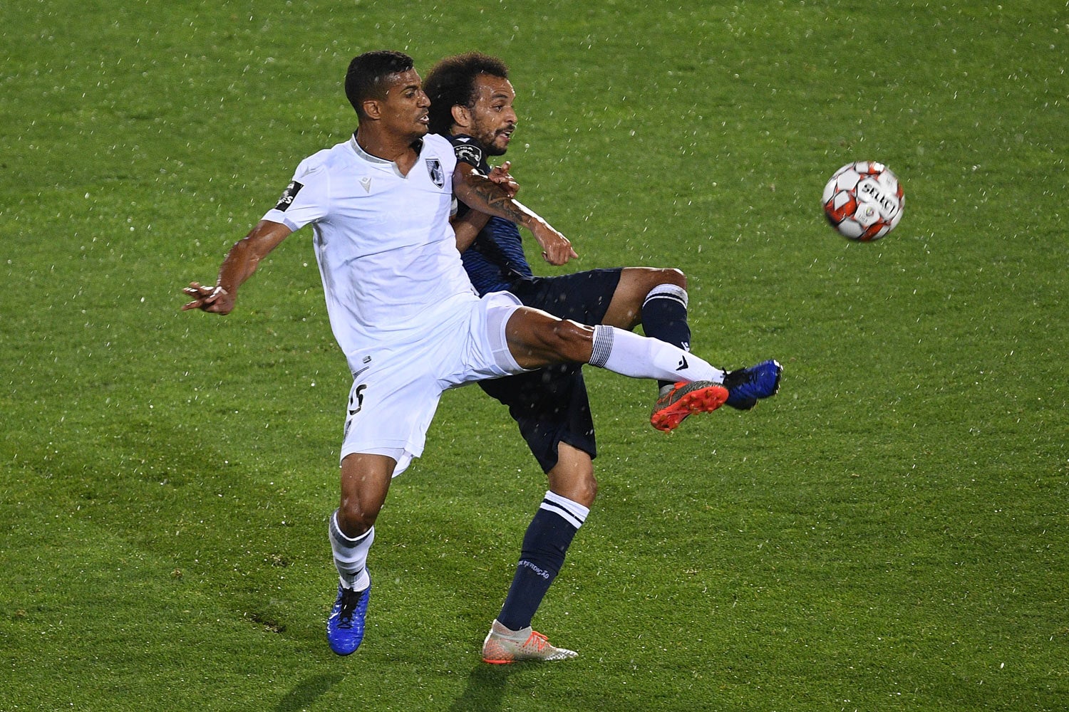 Famalic�o empata em Guimar�es e segue na lideran�a a par do Sporting