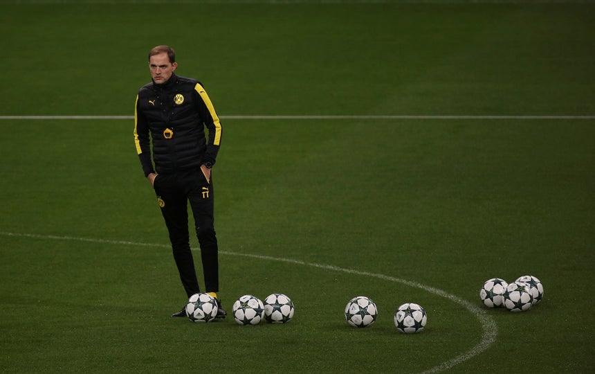 Avi�o do Borussia Dortmund falha v�rias aterragens devido ao nevoeiro