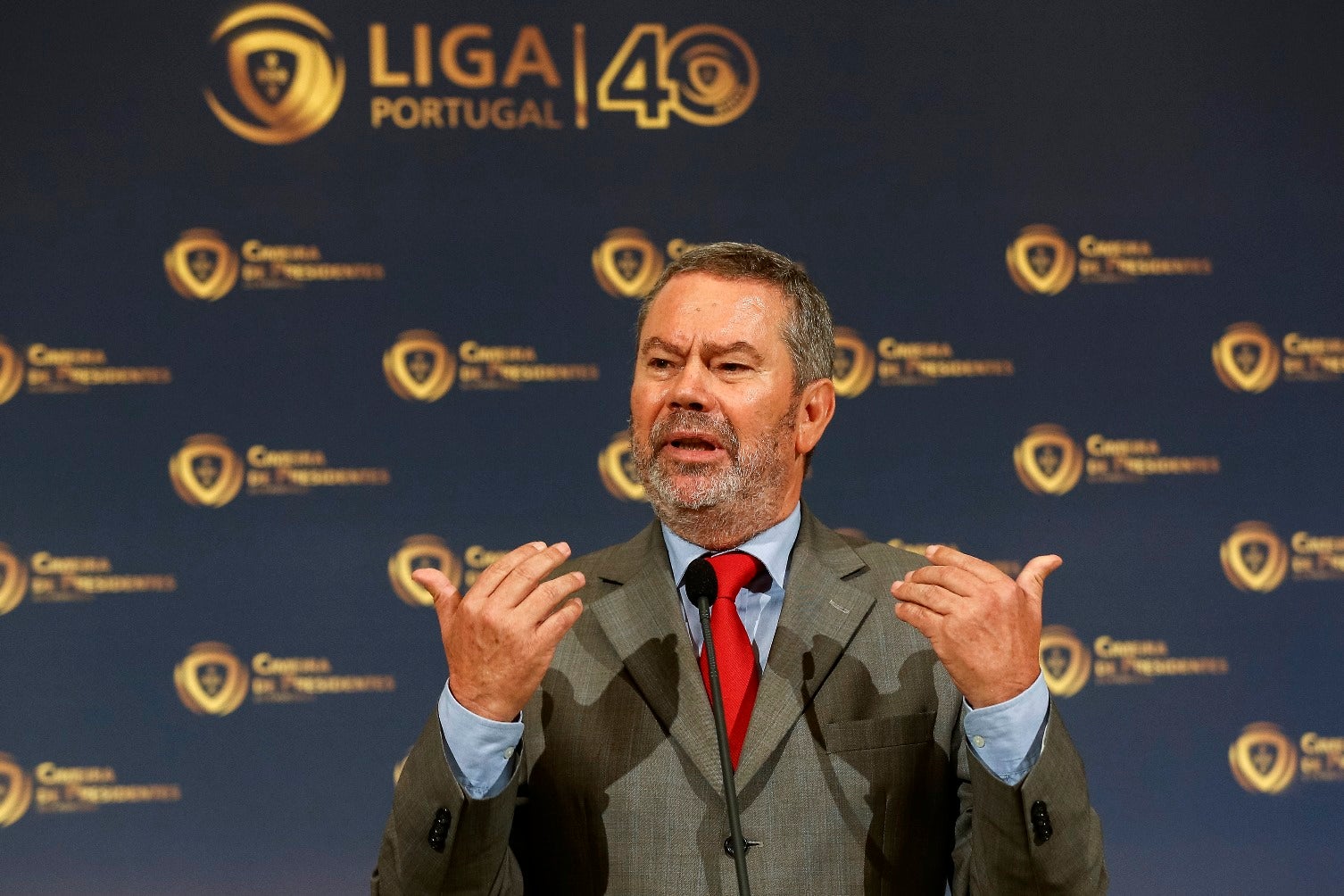 Presidentes dos clubes portugueses amea�am com greve