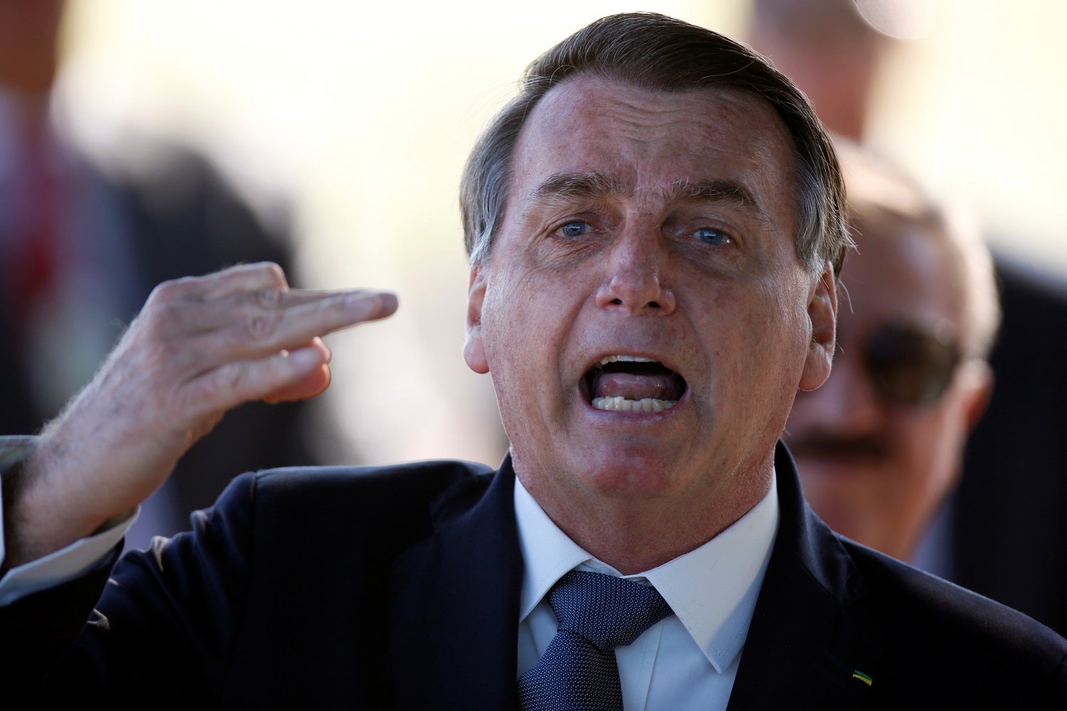 N�o se fa�am de v�timas, diz Bolsonaro aos jornalistas