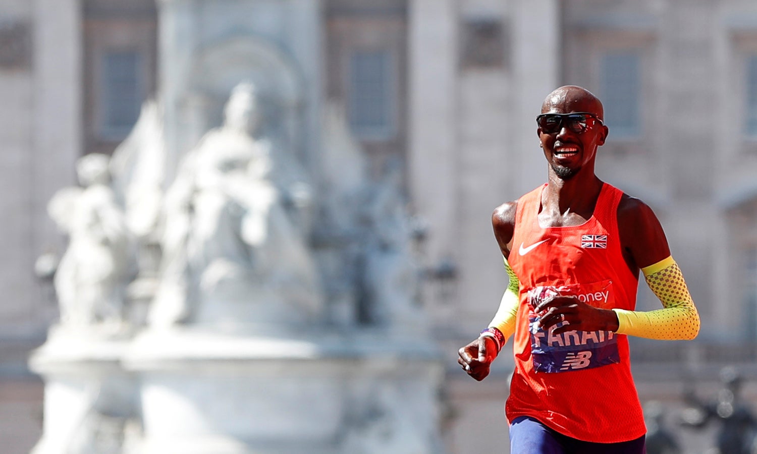 Mo Farah vence maratona de Chicago com recorde da Europa