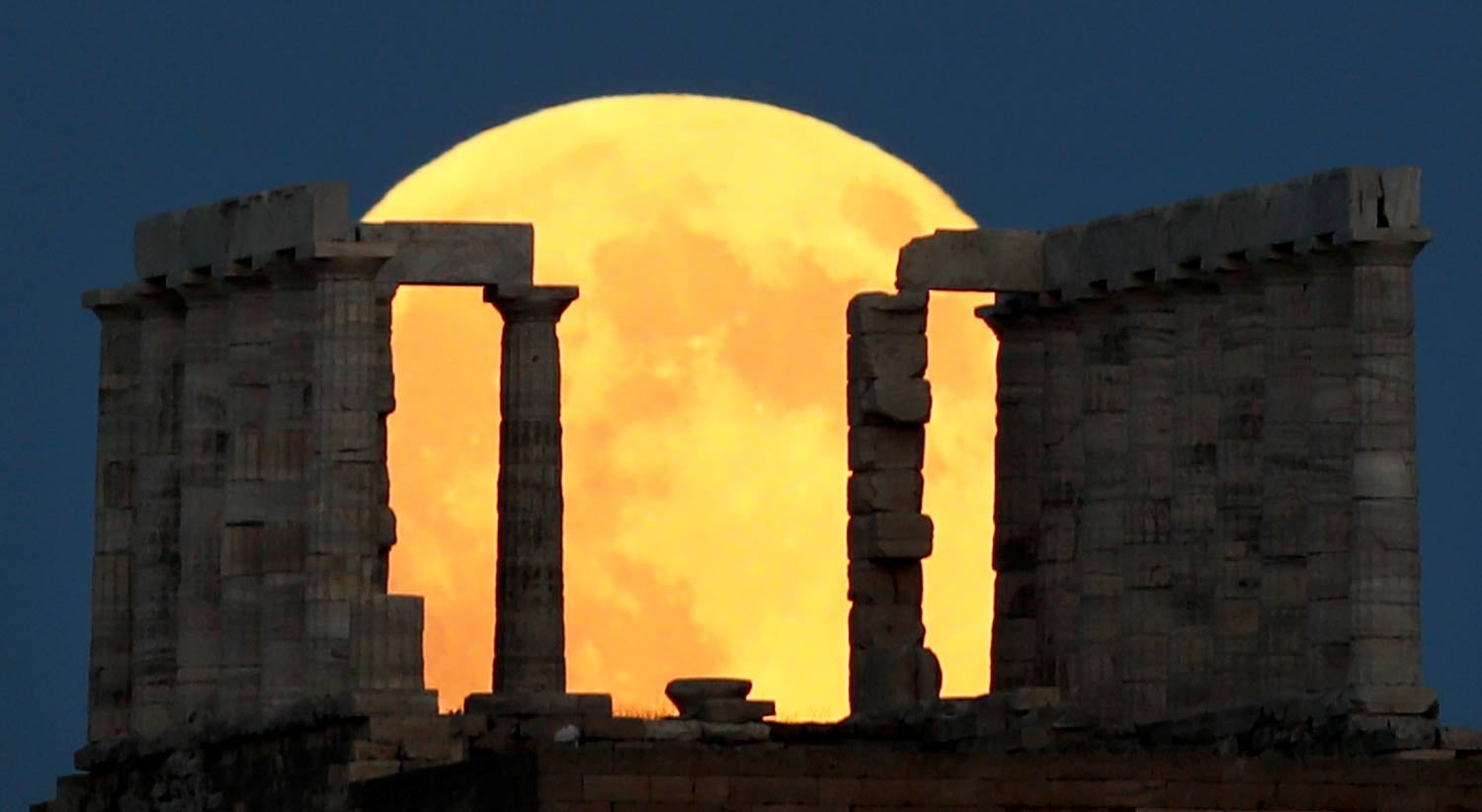 Eclipse Lunar. O olhar do mundo