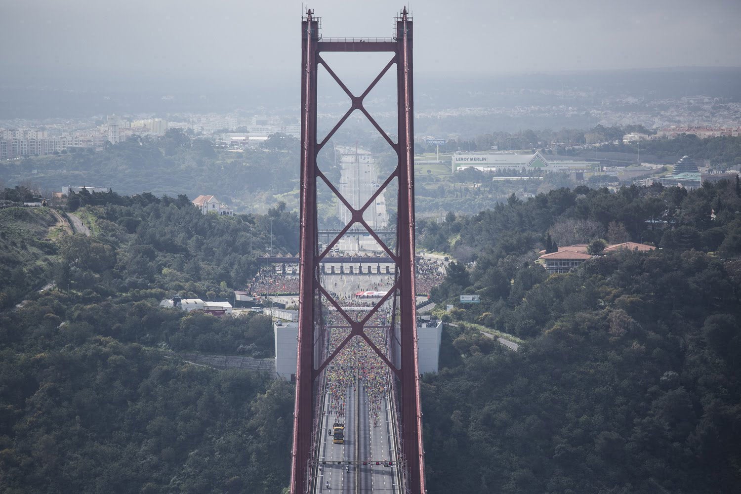Centro Comercial Almada F�rum evacuado devido a inc�ndio