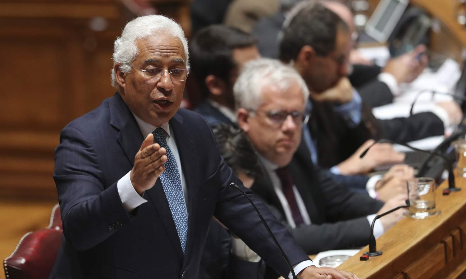 Governo admite alargamento de servi�os m�nimos para postos de combust�vel