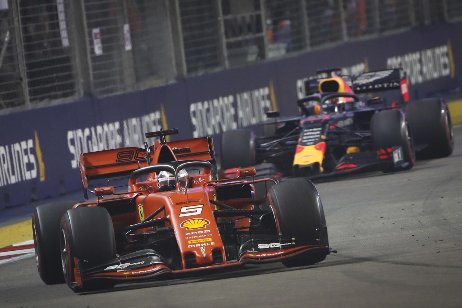 Vettel regressa em Singapura �s vit�rias na F�rmula 1 mais de um ano depois