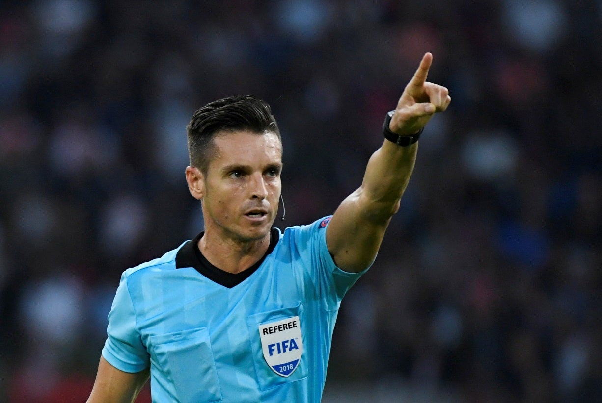 �rbitro espanhol Carlos del Cerro arbitra Pol�nia-Portugal
