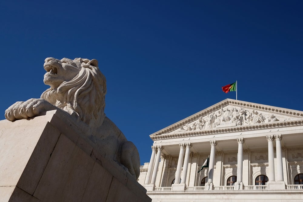 BE prop�e fim de todas as taxas moderadoras e das parcerias p�blico-privadas