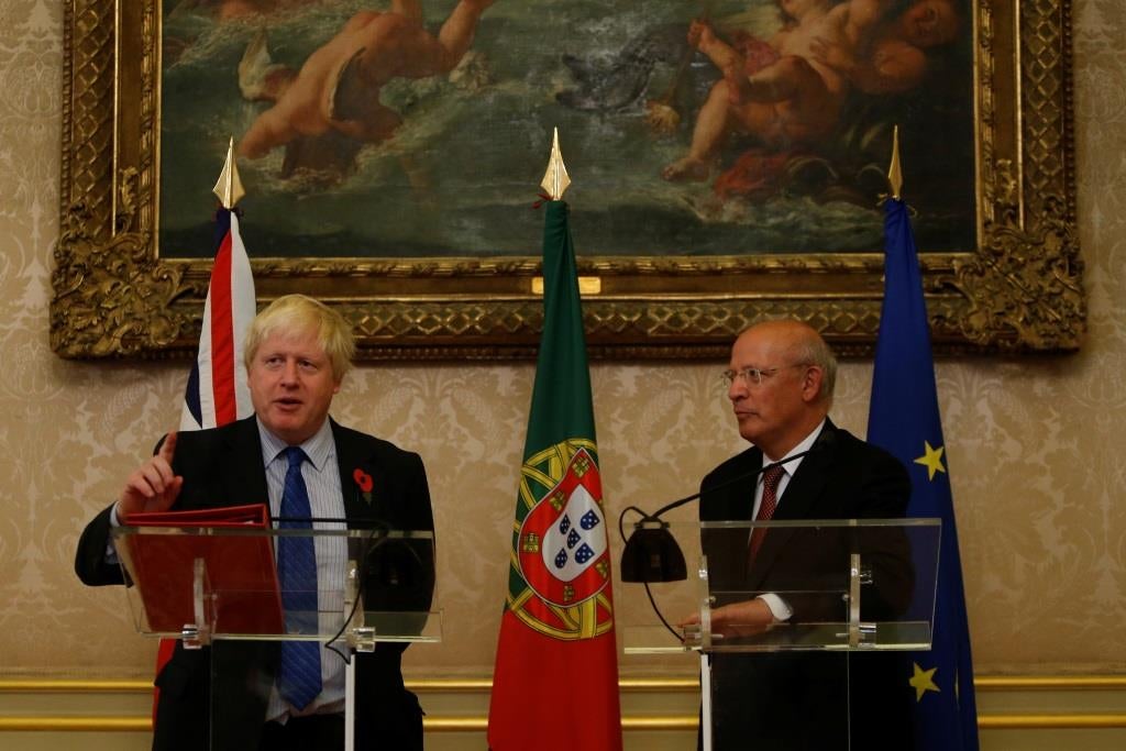Portugal e Reino Unido v�o negociar corredores tur�sticos
