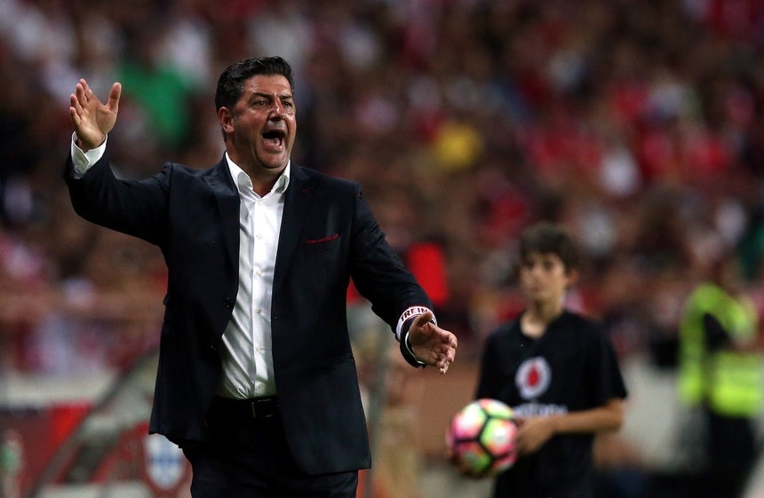 Rui Vit�ria confirma baixa de Grimaldo no cl�ssico para vencer