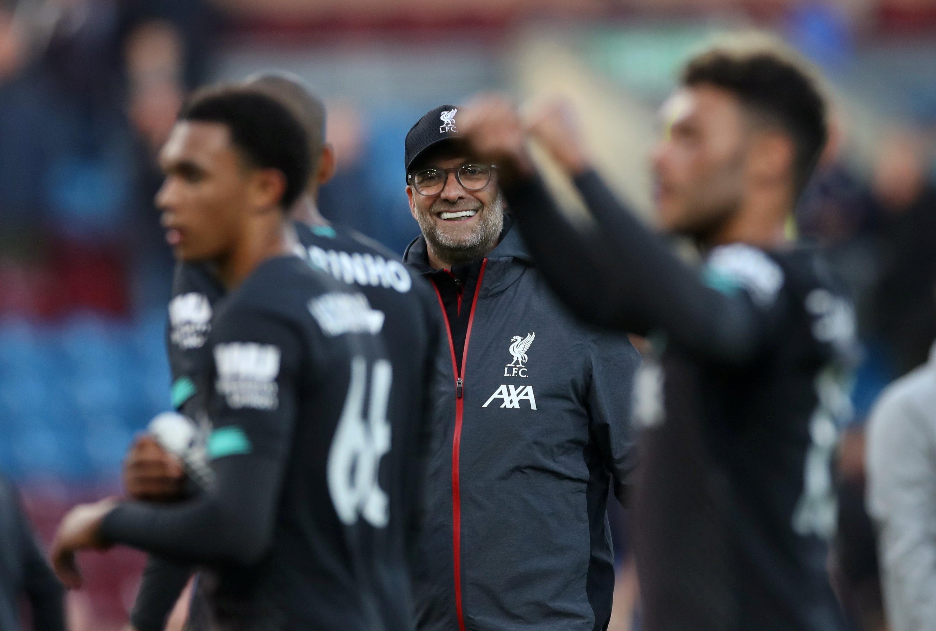 Liverpool mant�m in�cio vitorioso e continua l�der isolado em Inglaterra