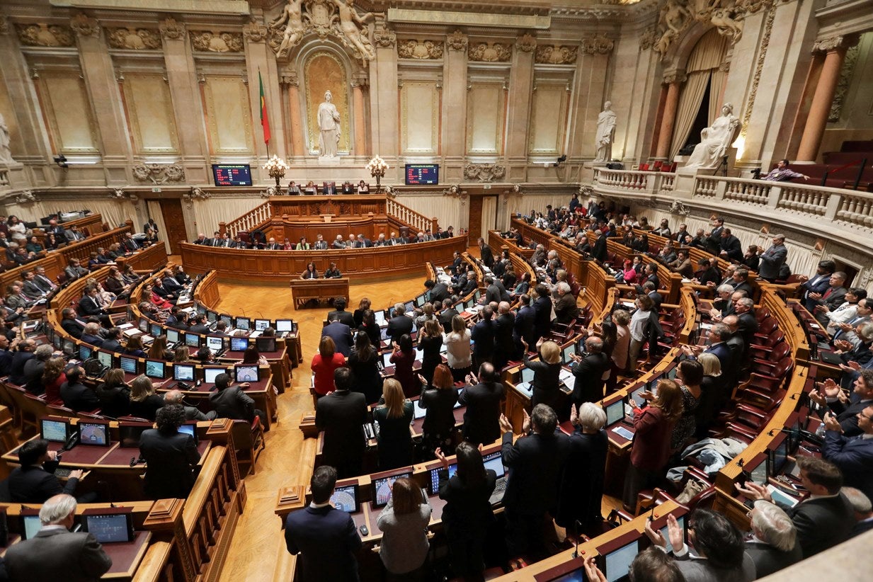 PS sozinho na quest�o dos professores