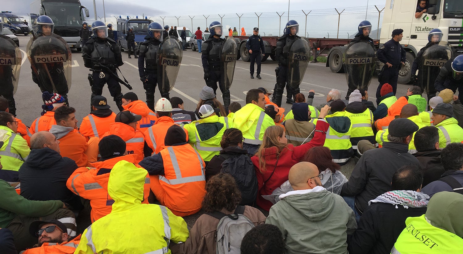 Tens�o entre estivadores e pol�cia