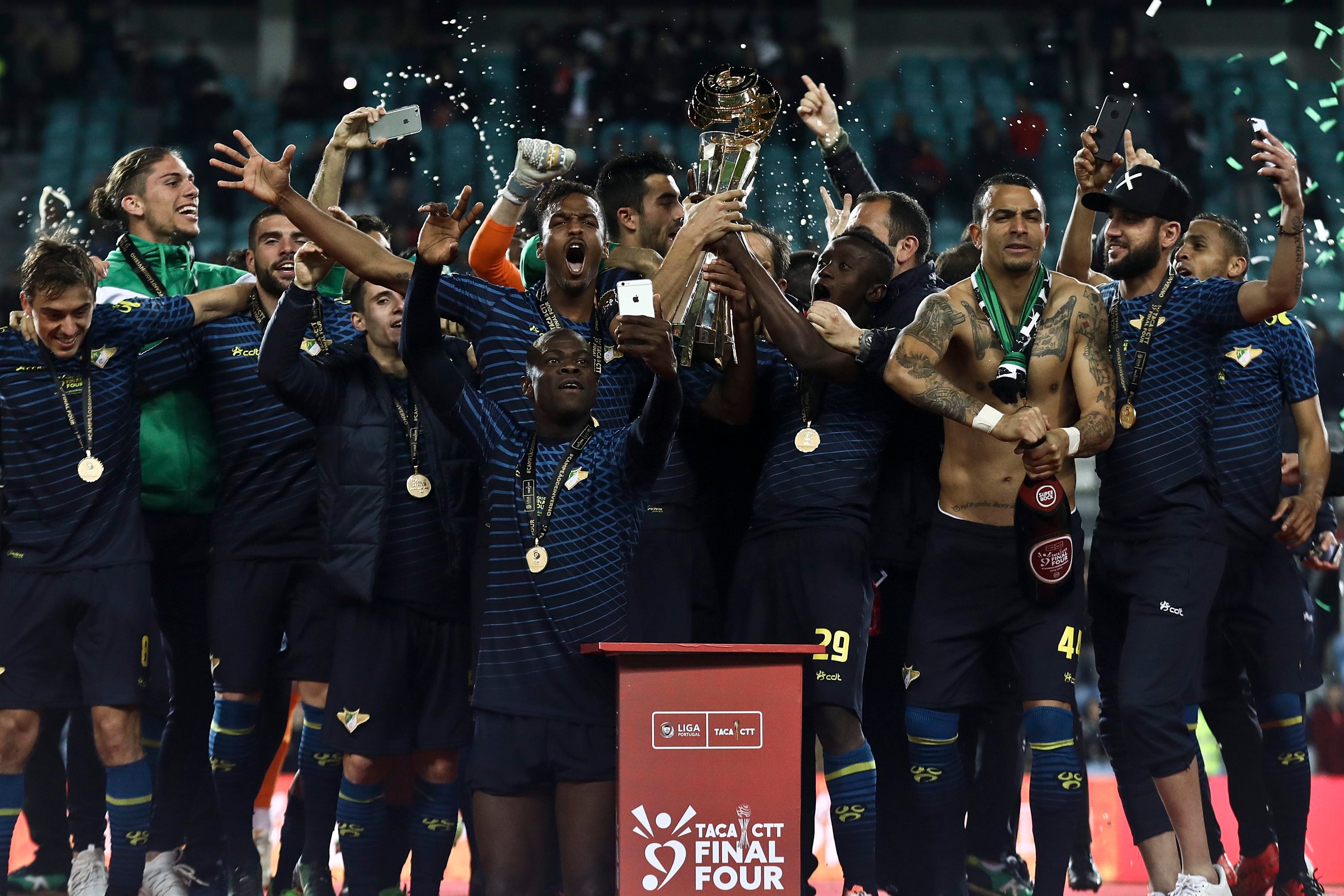 De C�negos a Cardeais....