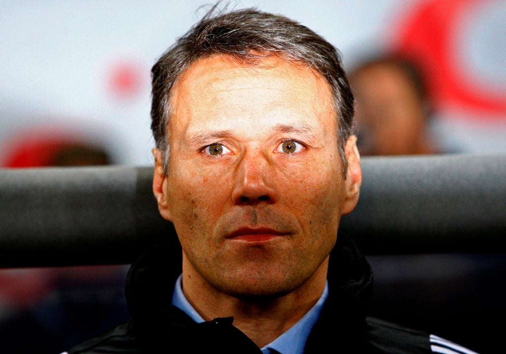 Marco van Basten abandona cargo de diretor t�cnico da FIFA