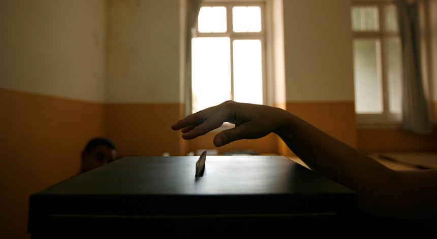 Coliga��o vence elei��es e est� � beira da maioria absoluta