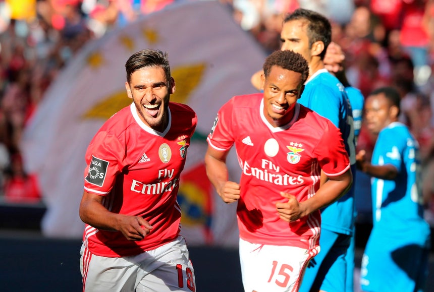Dois golos at�picos levam Benfica a vit�ria folgada