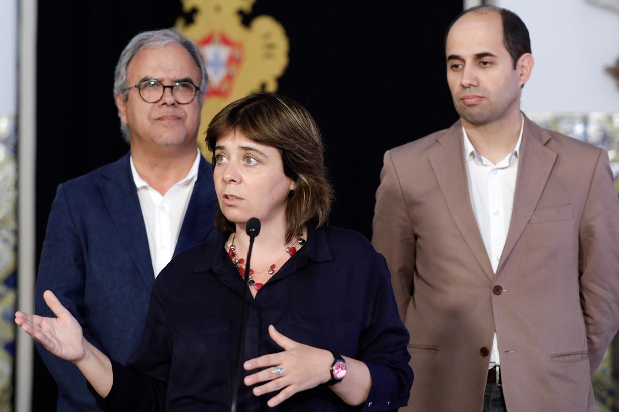 Catarina Martins. Demiss�o do ministro da Defesa n�o � a �nica resposta