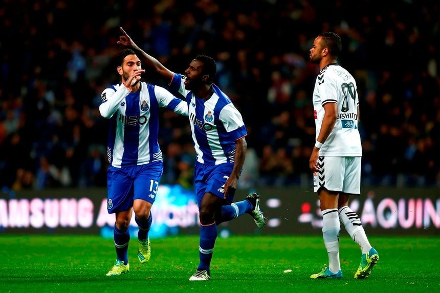 FC Porto confirma transfer�ncia de Varela para o Kayserispor