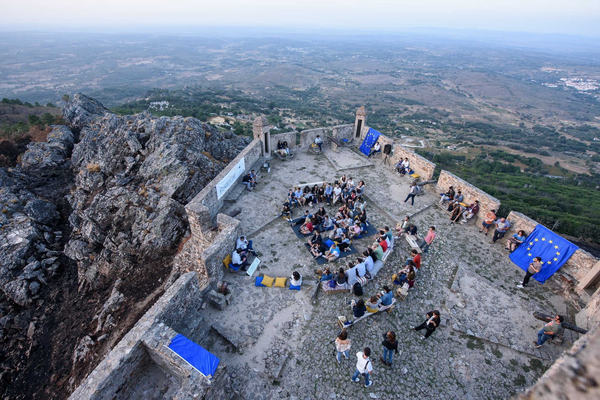 Monsaraz veste-se de azul para o Summer CEmp