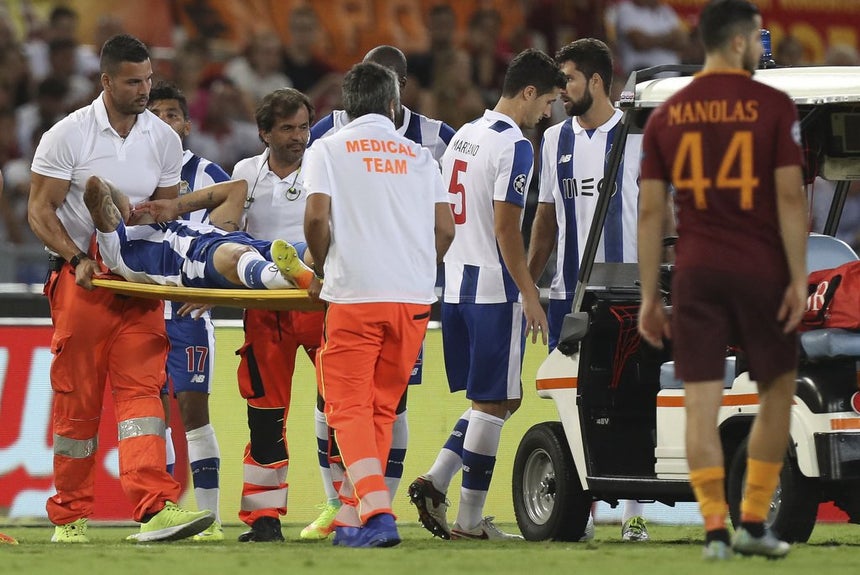 Maxi Pereira vai ser operado