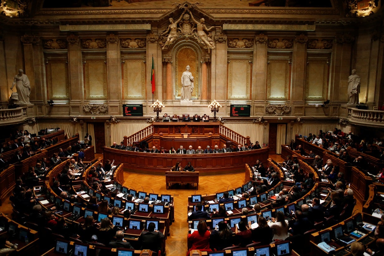 Parlamento rejeita projeto do PSD sobre t�xis