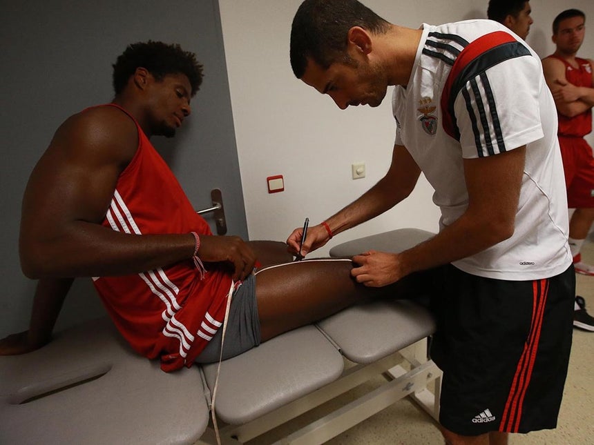 Basquetebol �encarnado� de regresso aos trabalhos