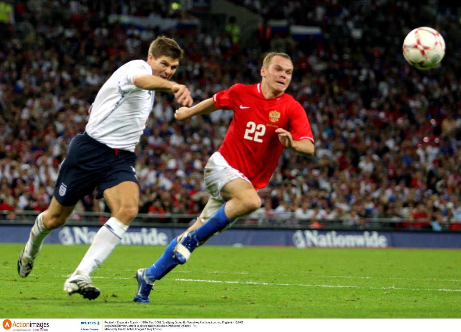 Defesa internacional russo Aleksandr Aniukov anuncia fim de carreira aos 37 anos