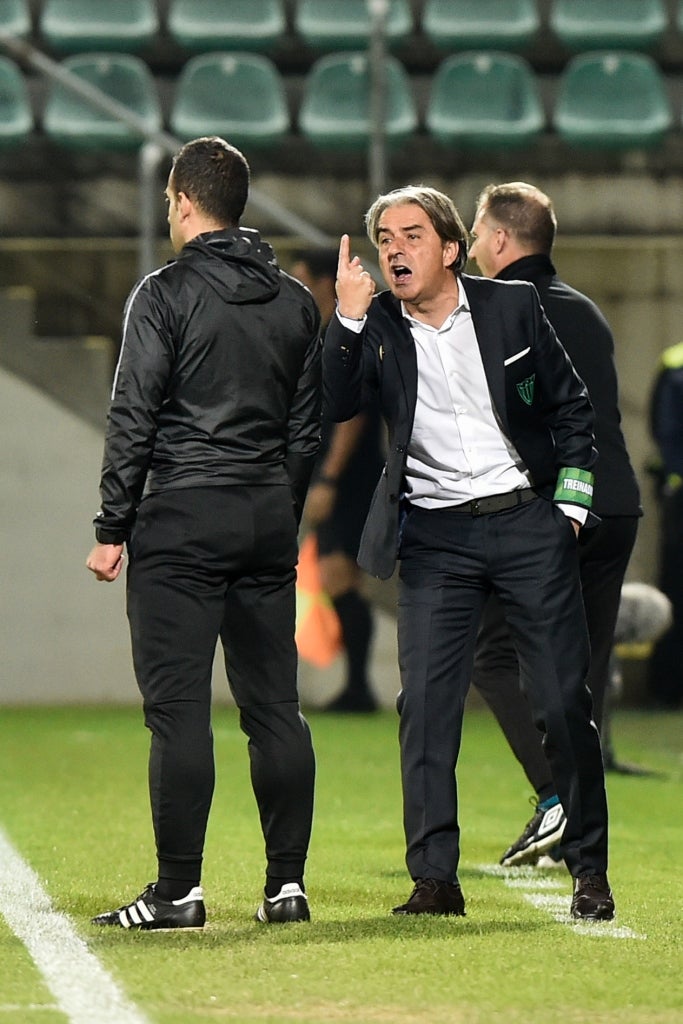 Treinador do Tondela diz que vai a Guimar�es com otimismo