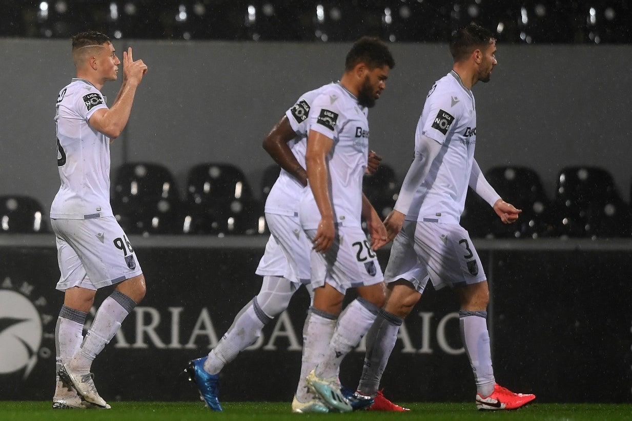 V. Guimar�es vence Tondela e sobe ao sexto lugar