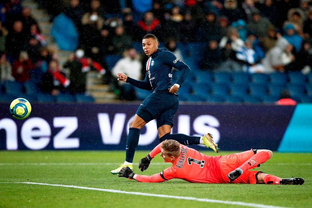 Paris Saint-Germain goleia Dijon e segue impar�vel rumo ao `tri`