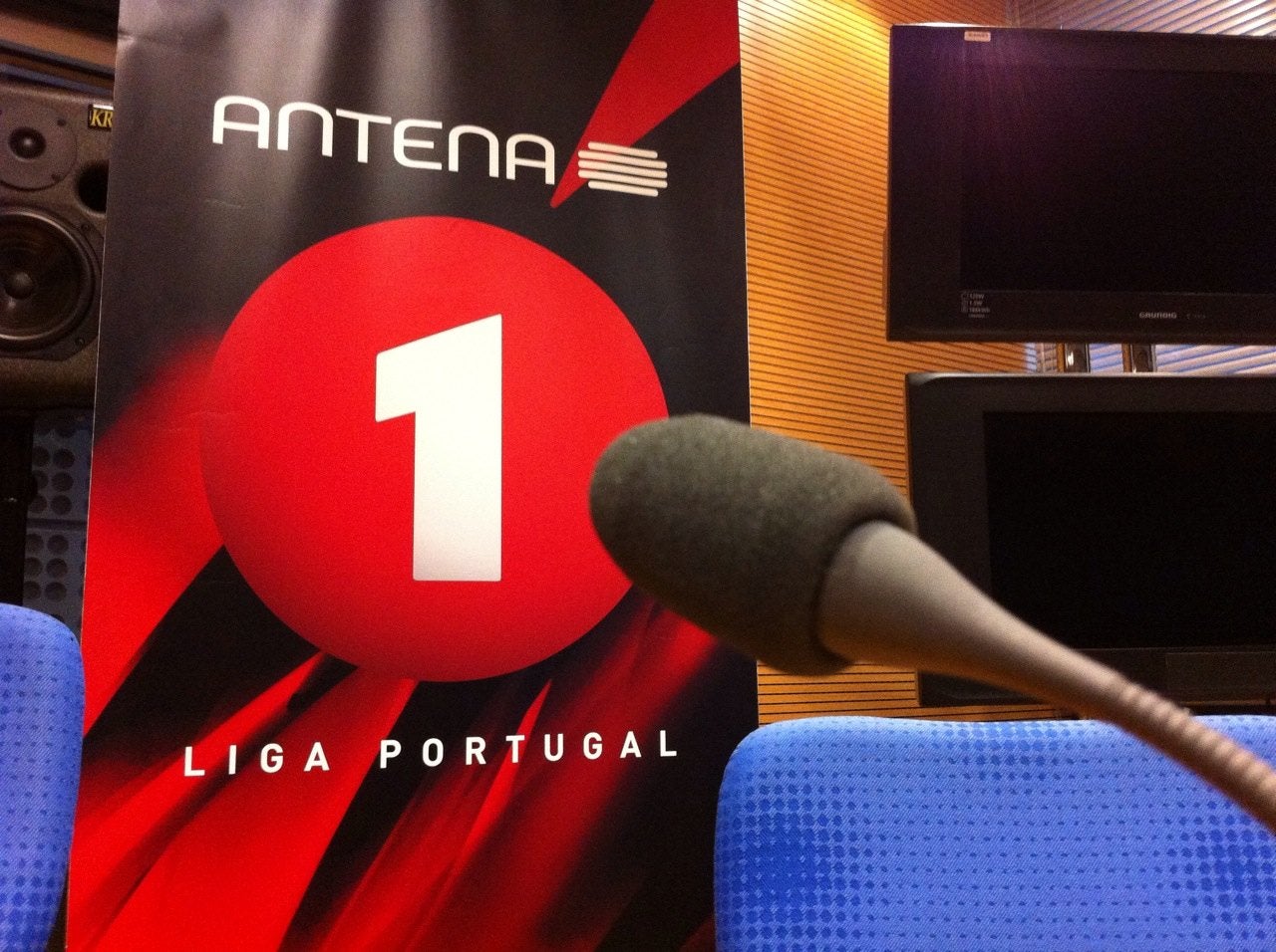 Antena 1 recebe pr�mio pela reportagem Nha bairro Riobom de Cl�udia Aguiar Rodrigues