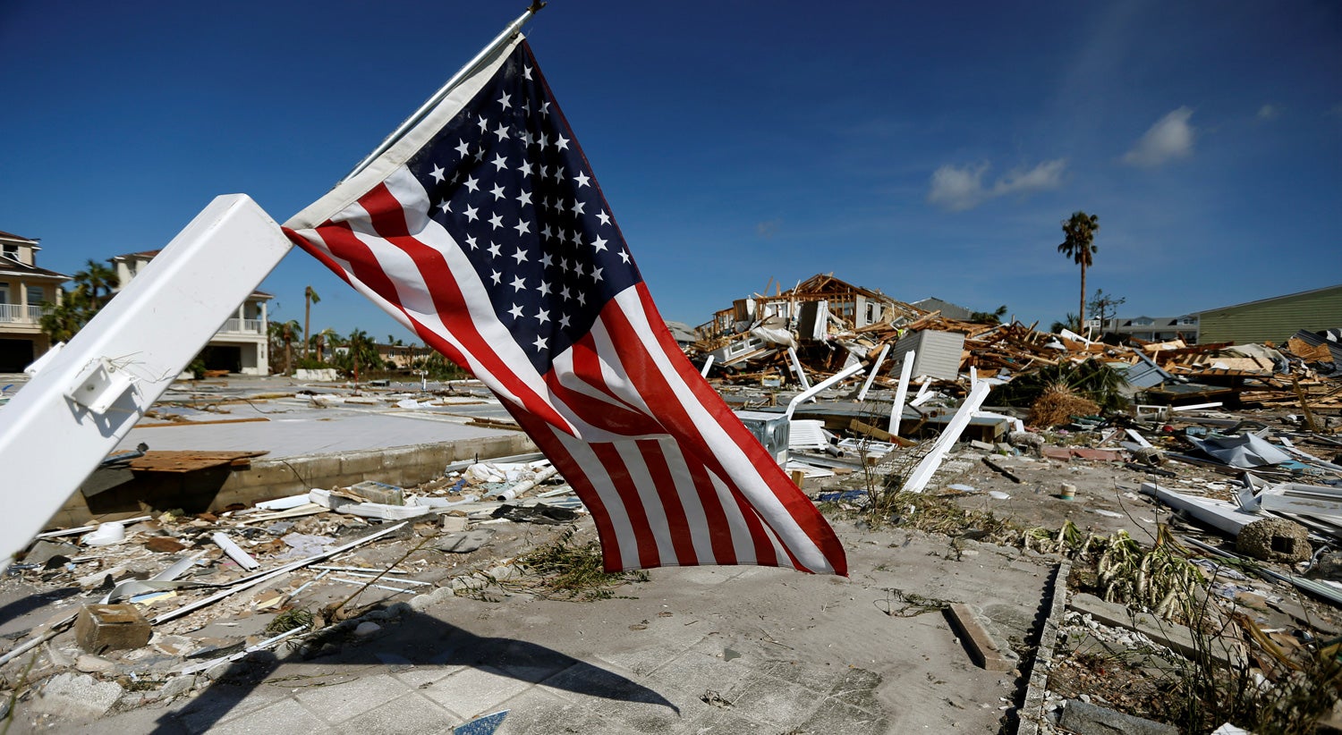 O rasto de destrui��o do furac�o Michael