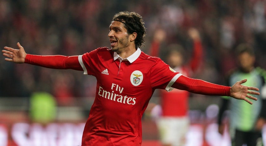 Krovinovic n�o est� feliz no Benfica, afirma o empres�rio do jogador