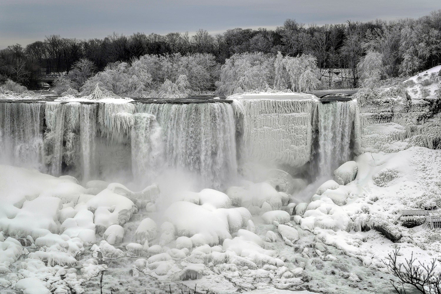 Cataratas do Niagara congeladas
