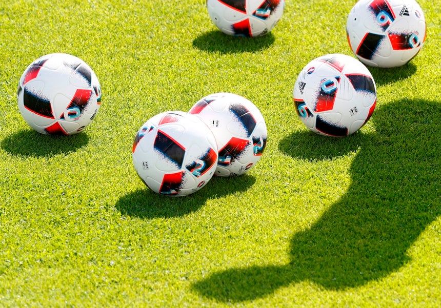 Benfica vence em N�poles e sobe ao segundo lugar do grupo B da Youth League