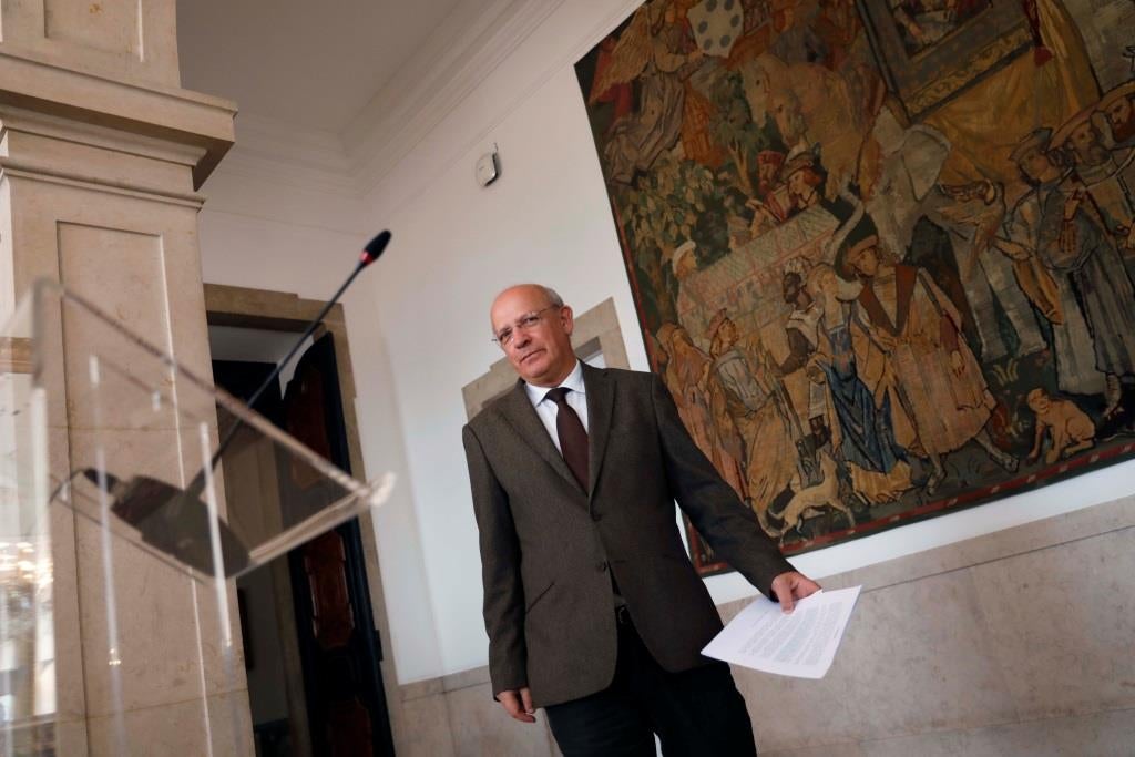 MNE admite conversa��es com Espanha para cria��o de corredores tur�sticos