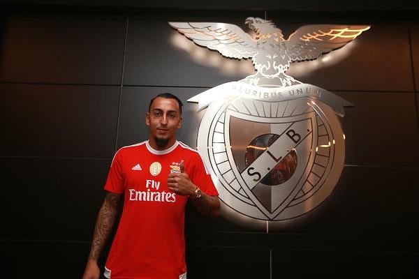 Mitroglou e mais tr�s de baixa