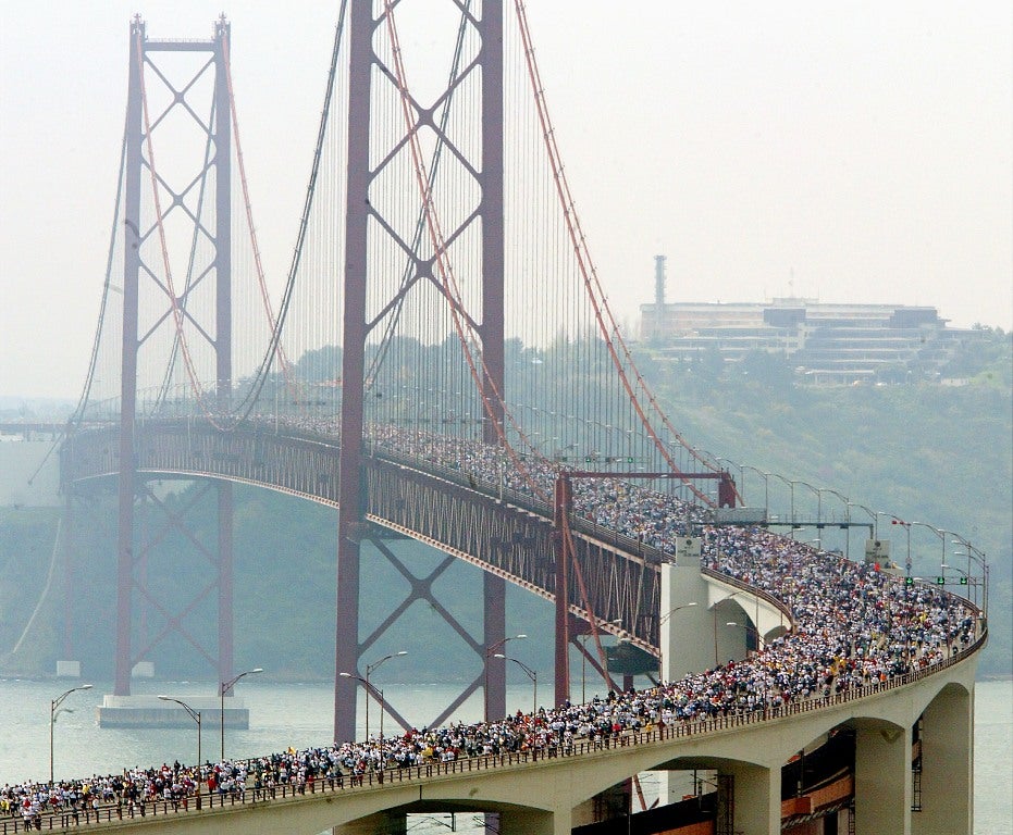 Maratona de Lisboa provoca constrangimentos de tr�nsito na zona ribeirinha