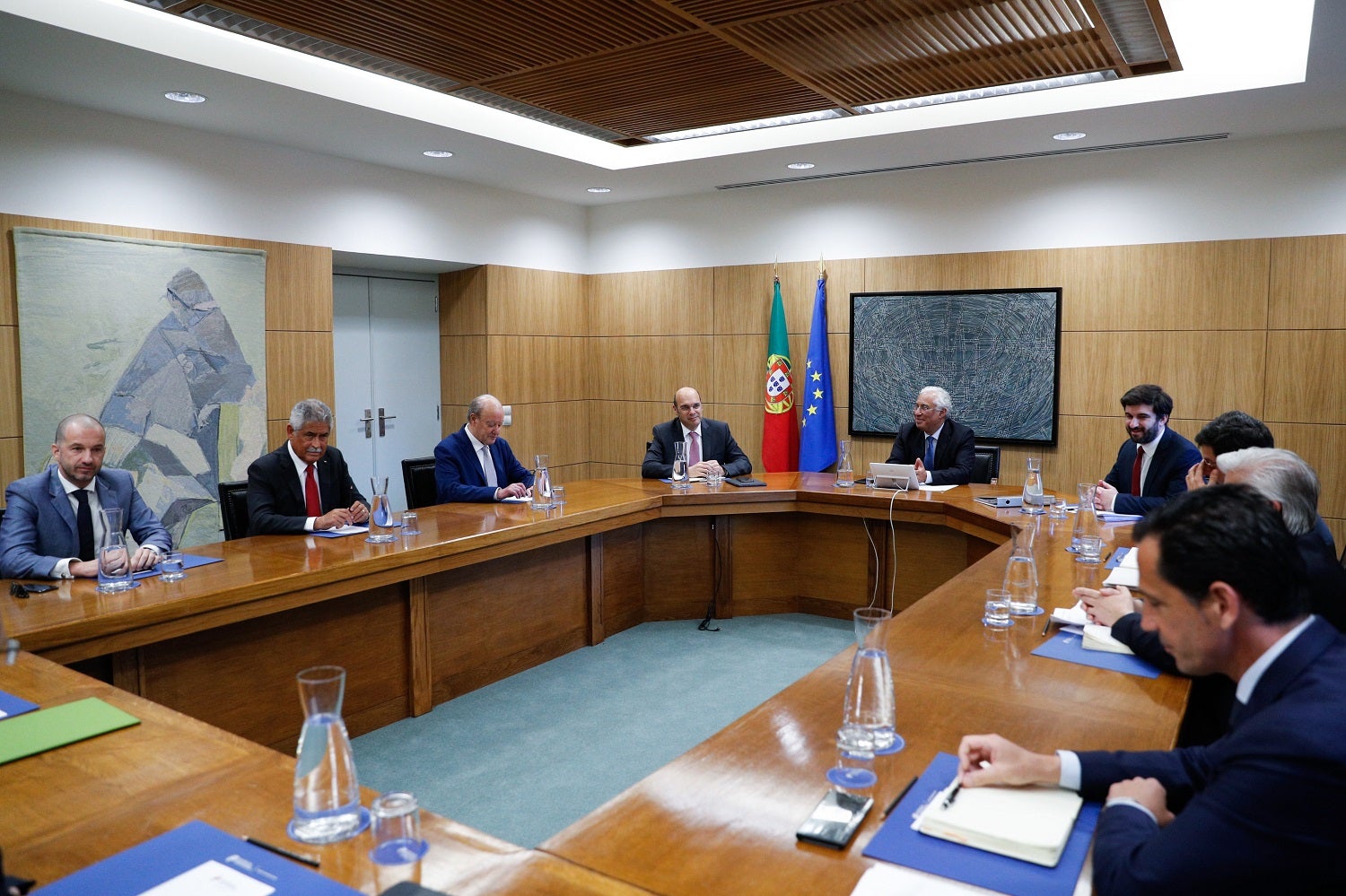 Secret�rio de Estado reconhece que pandemia � murro no est�mago dos clubes