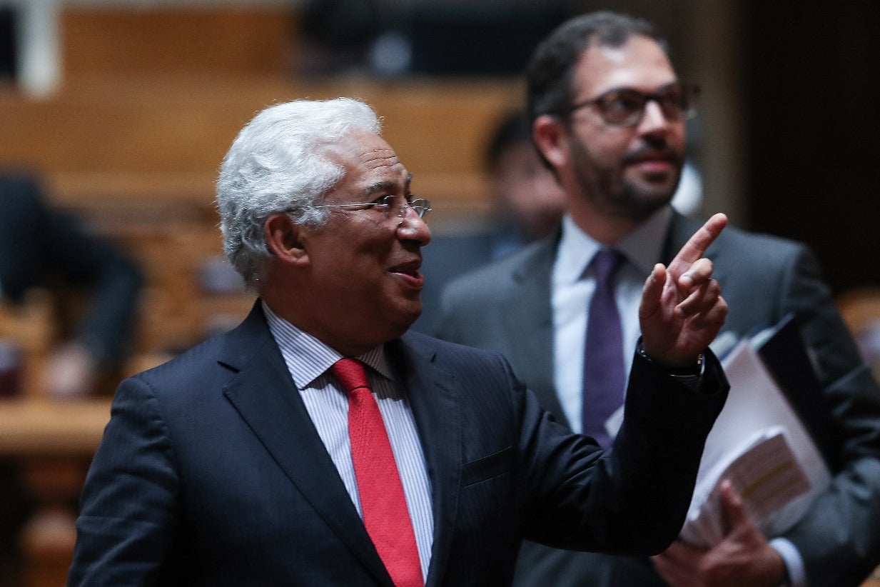 Passes. Costa nega eleitoralismo e lembra prioridade de promover transportes p�blicos